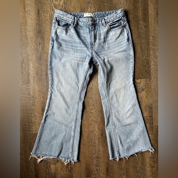 We The Free Cropped Flared Jeans, Woman’s Size 30 - Picture 1 of 10
